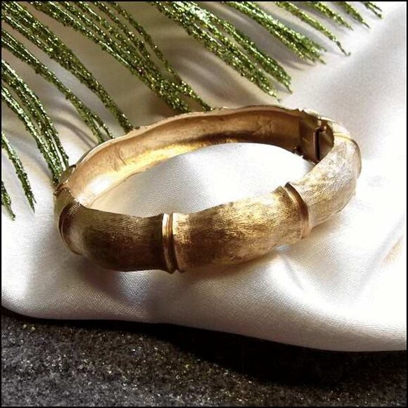 1950s Signed NAPIER Satin Gold Bamboo Bangle Vintage Bracelet 15882 - Picture 3 of 5